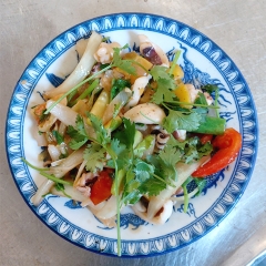 Mực xào hành cần